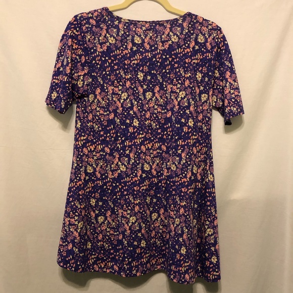 LIKE NEW LuLaRoe Perfect T Floral Tunic Top - Picture 6 of 8